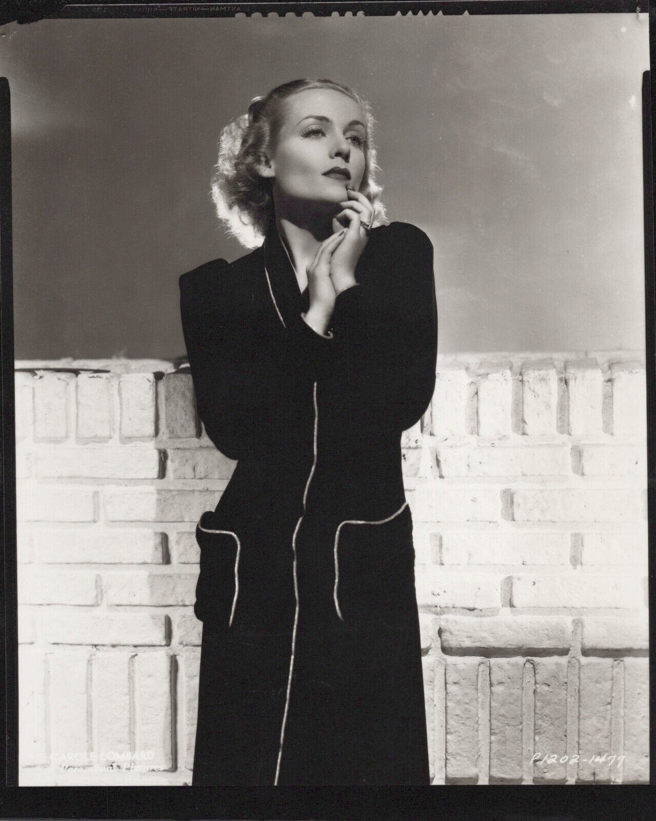 Carole Lombard (1940s) ⭐🎬 Stylish Glamorous Pose - Original Vintage Photo K 207