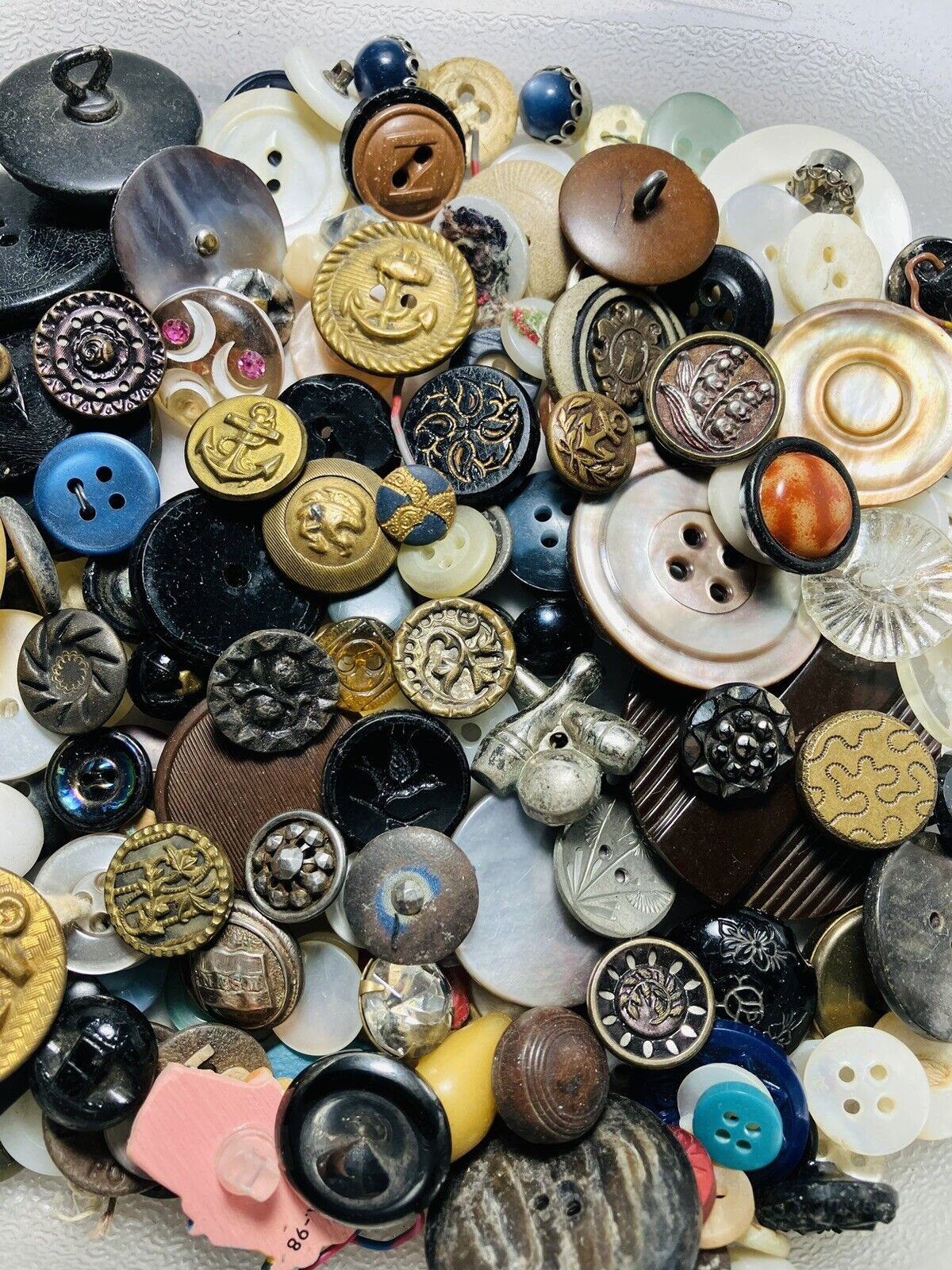 Antique Vintage Large Lot Of Buttons Metal Picture Mop Shell Black Glass Etc N1