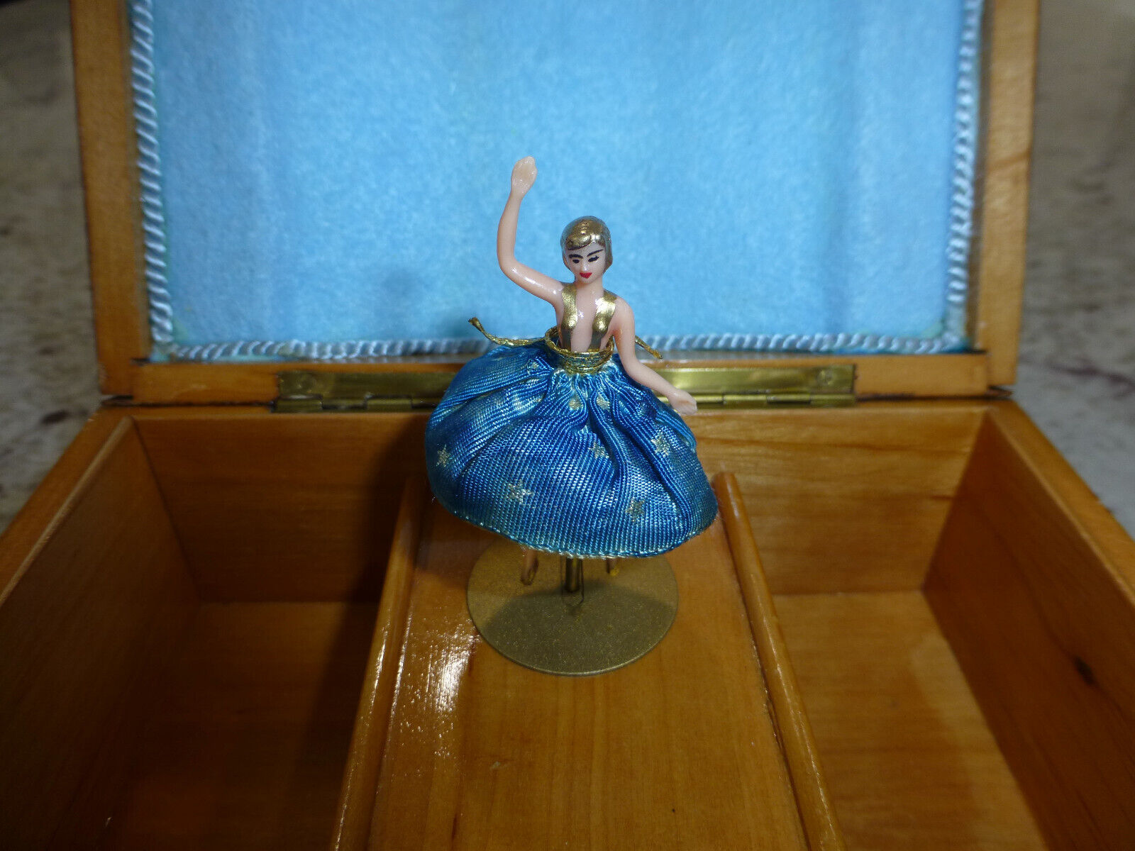 EXC VINTAGE REUGE DANCING BALLERINA MUSIC JEWELRY BOX JUST SERVICED (SEE VIDEO)