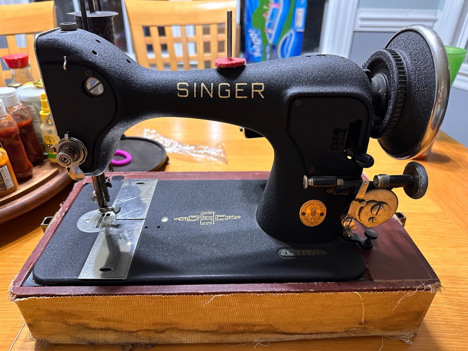 1940 - Vintage Singer Sewing Machine Model 128 SN: AF432718 -STILL LOOKS NEW-