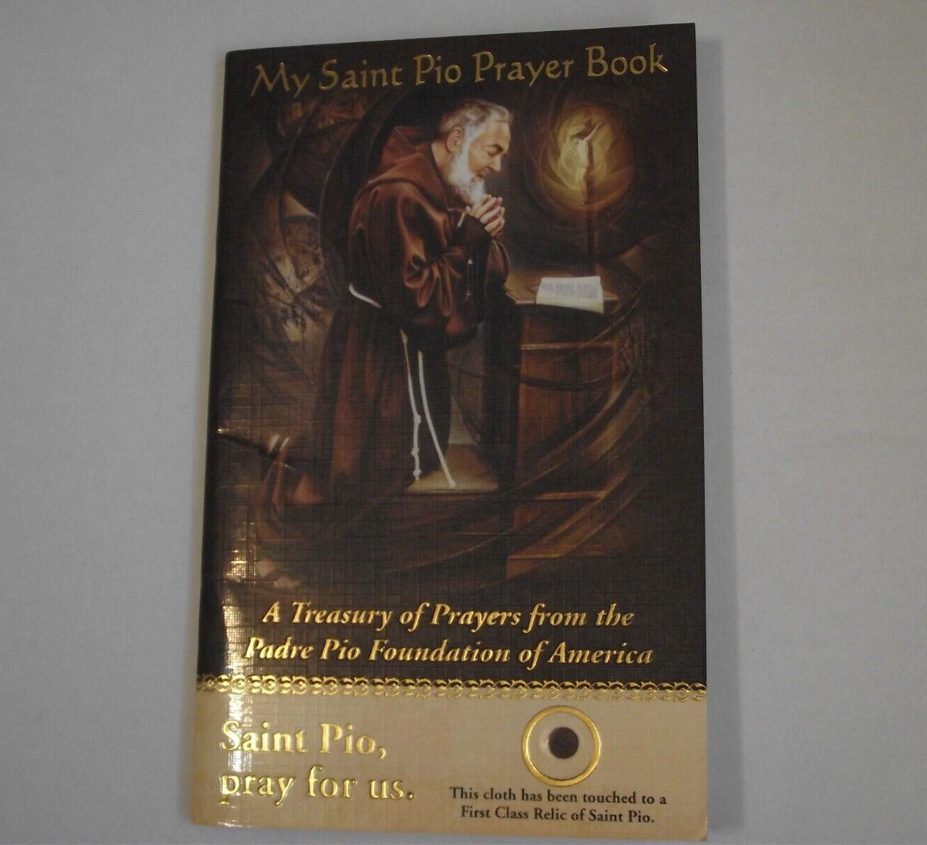 New nos with relic treasury  prayers book booklet My St Saint Pio pray for us