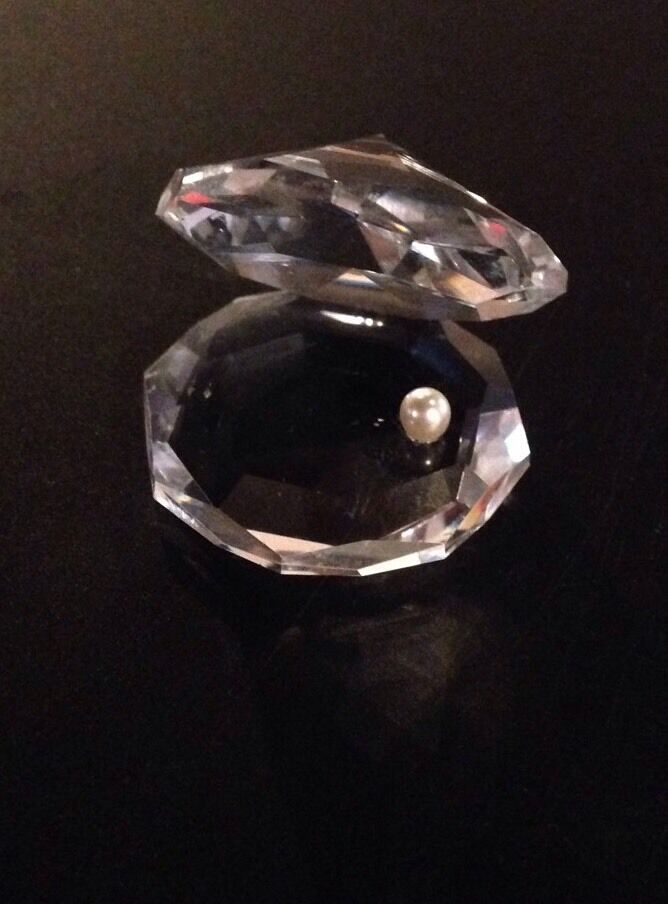 Preciosa Crystal Oyster With Pearl. Retired Design NIB