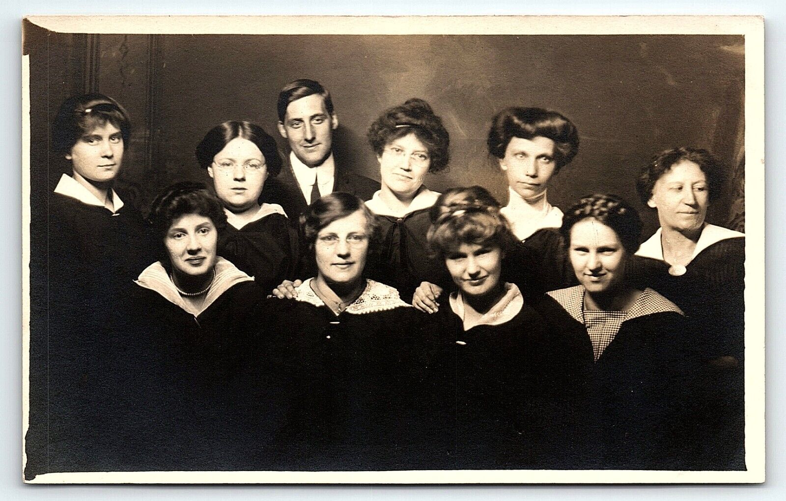 c1910 SCRANTON PA UNITED PHOTO STUDIOS GROUP OF WOMEN 1 MAN RPPC POSTCARD P4273