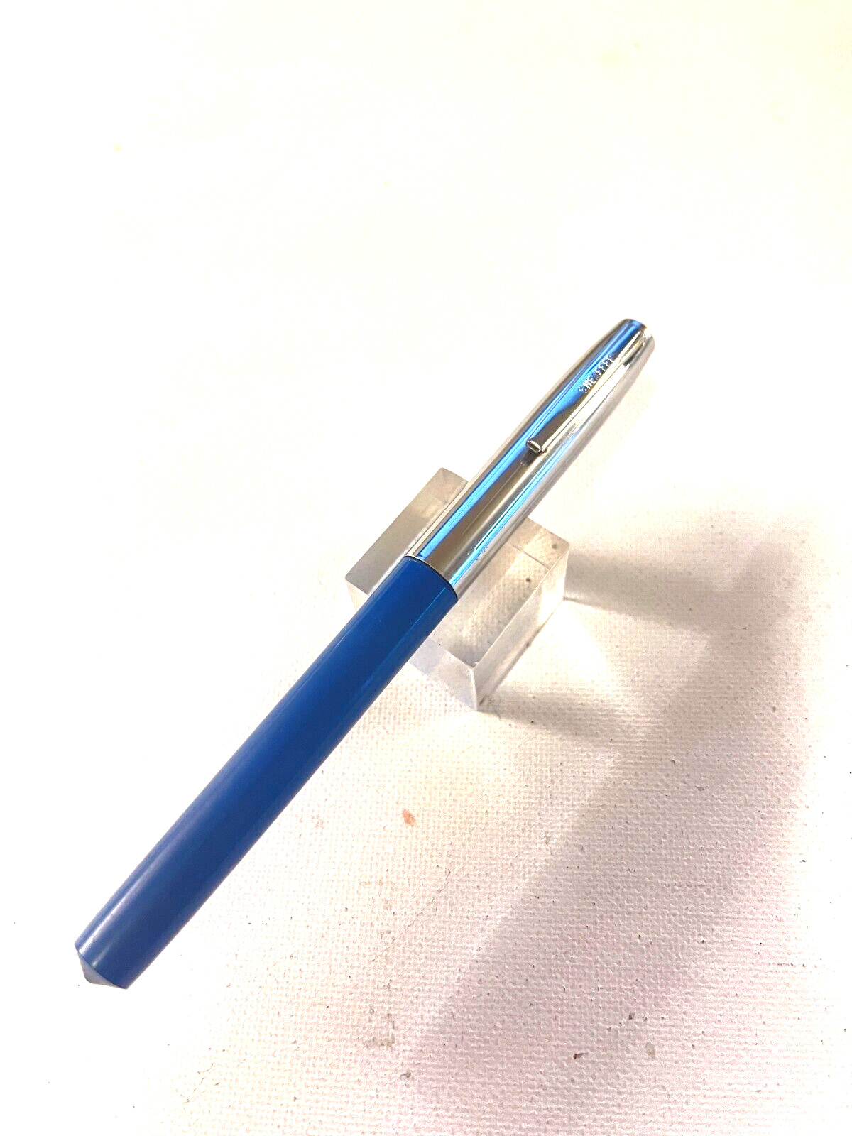 1 vintage Blue Sheaffer Cartridge Fountain Pen  Pointed Ends MED nib Near Mint