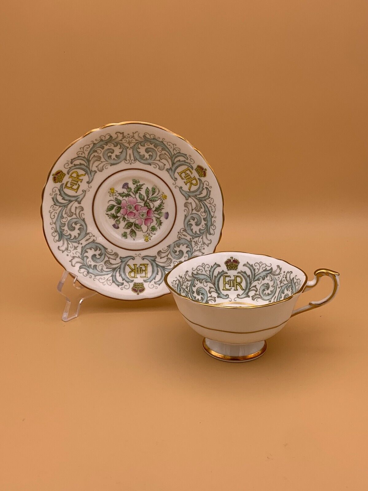 Exquisite Paragon China VINTAGE Queen Elizabeth II Coronation Teacup & Saucer
