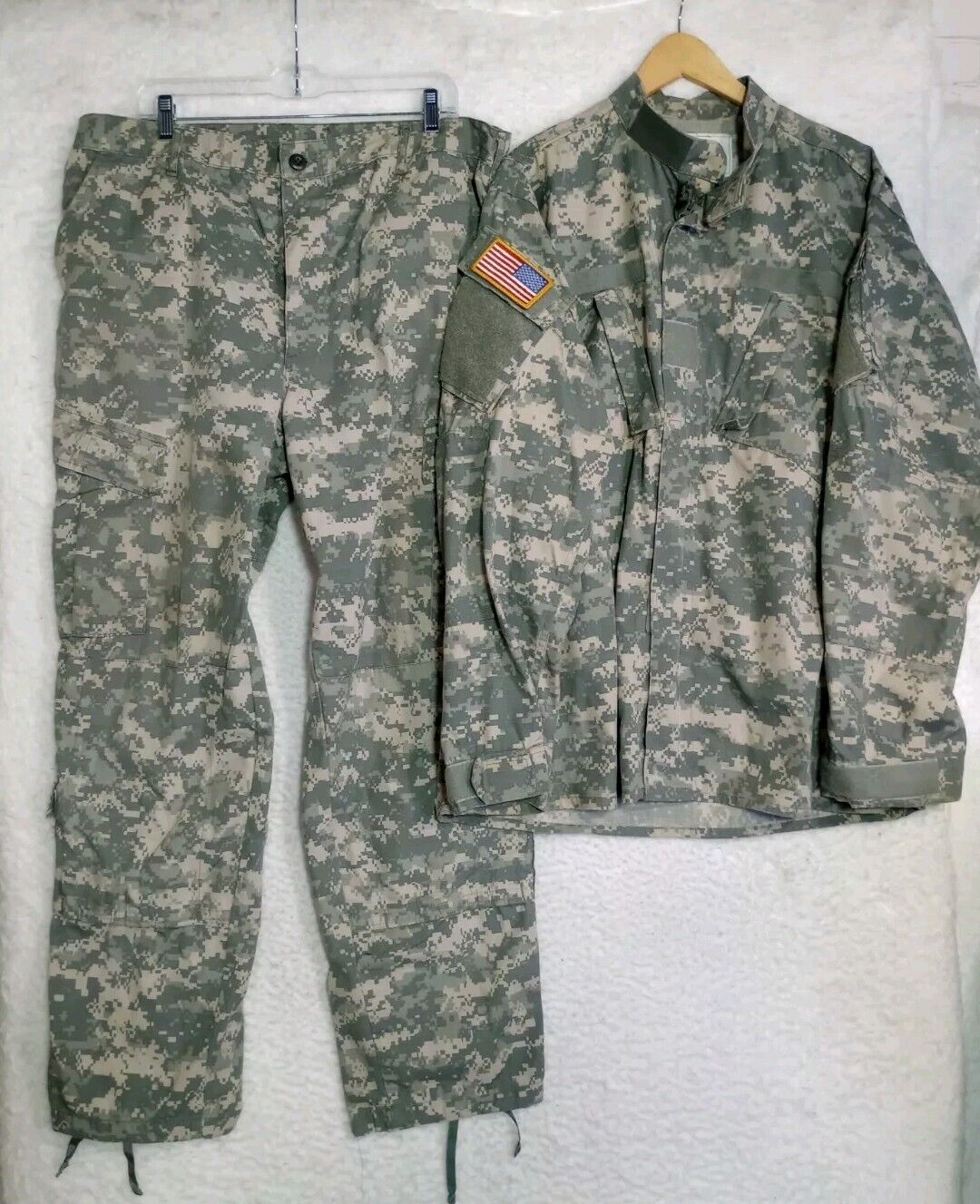 US Army ACU Digital Camo Coat Sz Large Long &  Pants Sz Large Reg Combat 