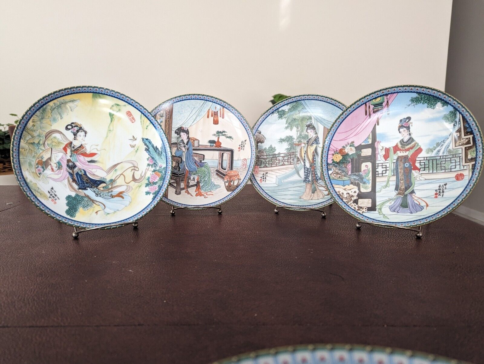 Vintage Collectible 4 Imperial Jingdezhen Beauties of the Red Mansion Plates(A)