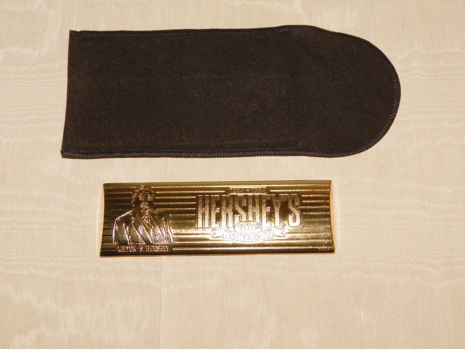 VINTAGE 1894-1994 HERSHEY'S 100TH ANNIVERSARY METAL CHOCOLATE BAR  PAPER WEIGHT