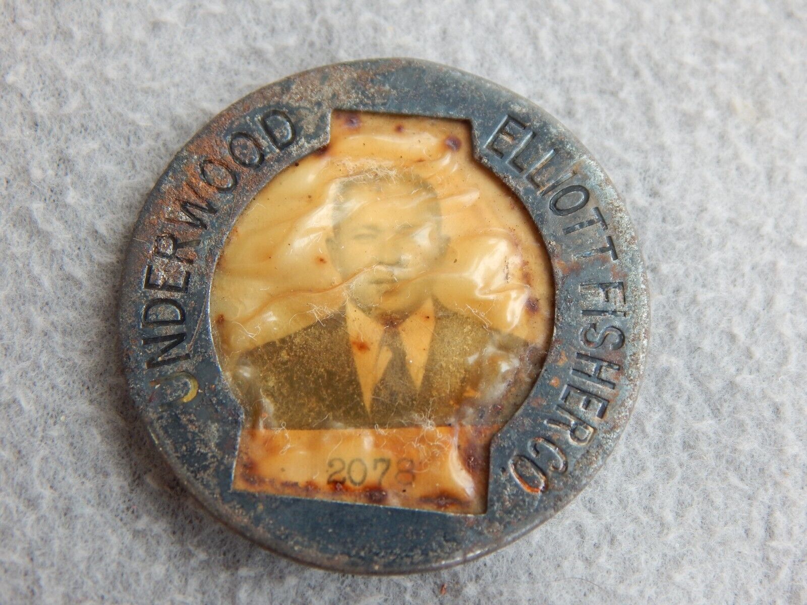 Vintage Underwood Elliot Fisher Co Employee Picture Badge Button Estate Find