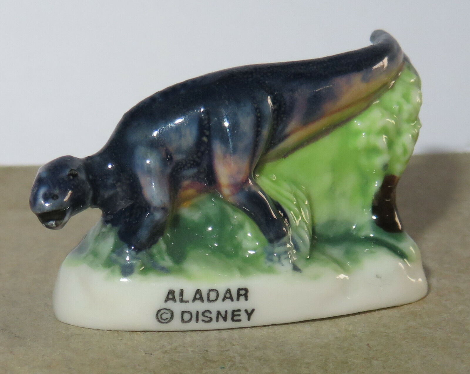 2001 ARGUYDAL DISNEY DINOSAURS FEVE 3D Porcelain Choice Models