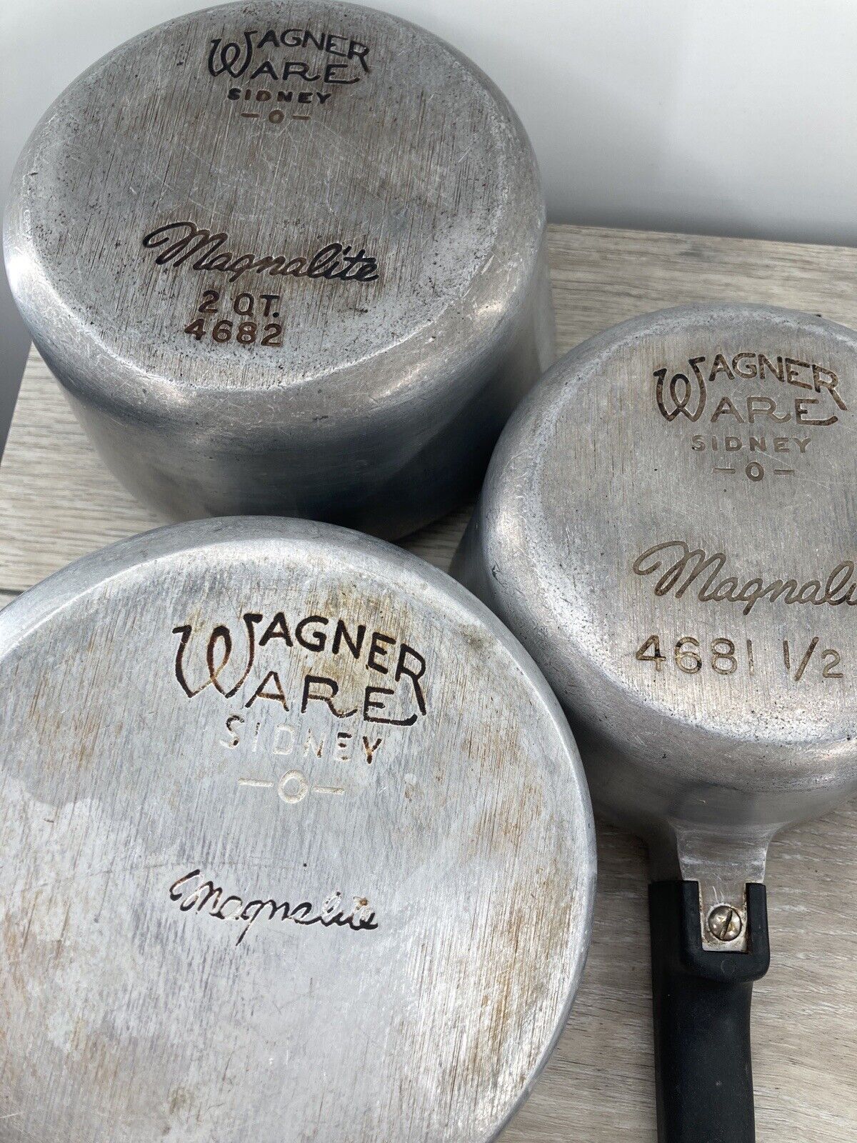 Wagner Ware Stylized Magnalite 4682M 4682 4681 1/2 P Sauce 2 Spout Pan Pots Lot