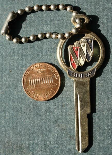 1950s Era Buick Motor Car Company EARLY Logo metal key shaped keychain SCARCE---