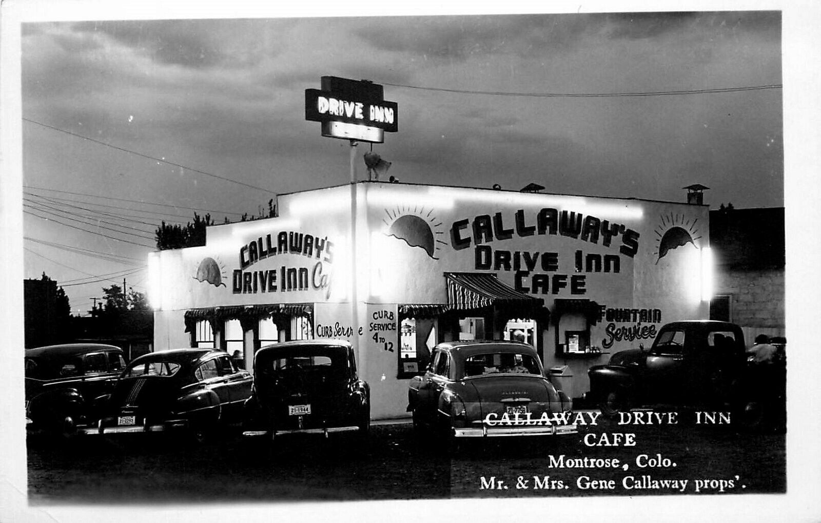 Postcard RPPC 1940s Colorado Montrose Callaway Drive inn Night Autos CO24-4726