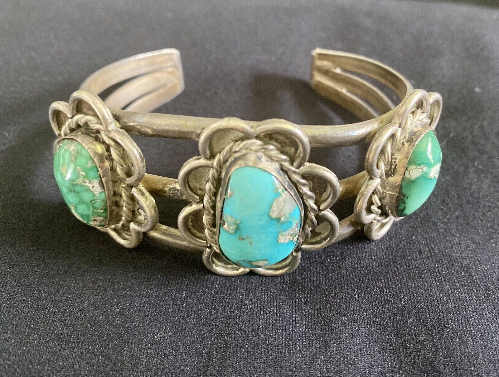 Gorgeous Vintage Native American Sterling And 3 Turquoise Stone Cuff Bracelet