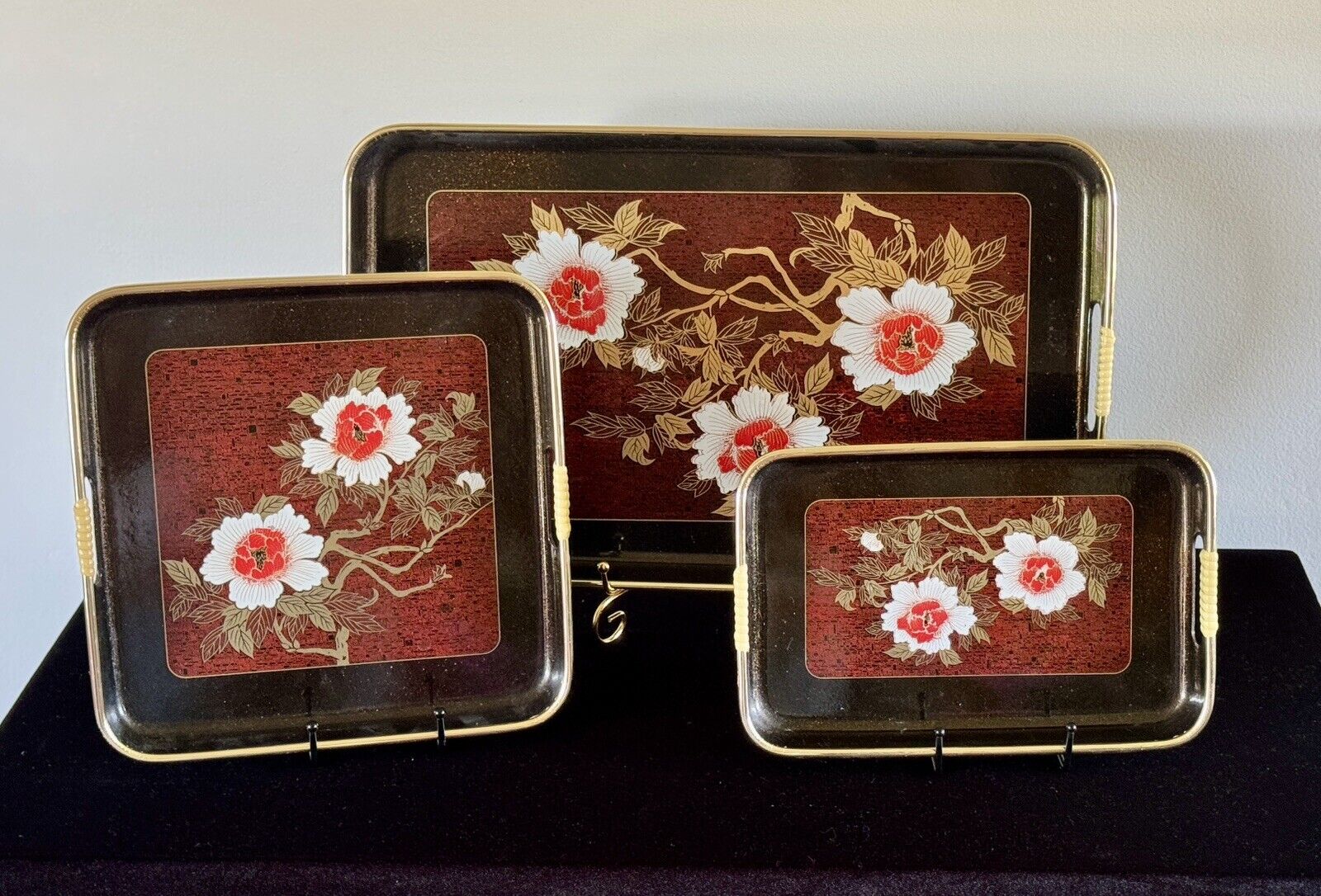 Vintage  Toyo Japan Black Floral Lacquerware Nesting Serving Trays (Set of 3)