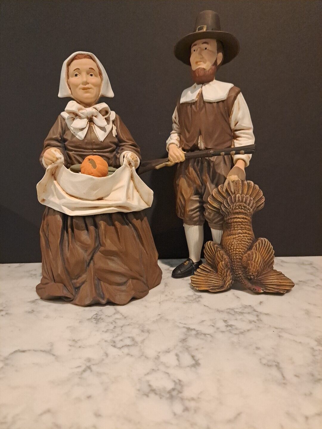 Pilgrim Harvesting Couple Figurines Thanksgiving Fall 11