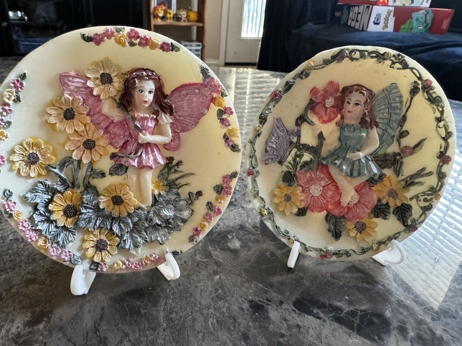 Vintage 2 Fairy w/Flowers Porcelain/Resin Wall Plaque 4”Round Decor 3D Saucer
