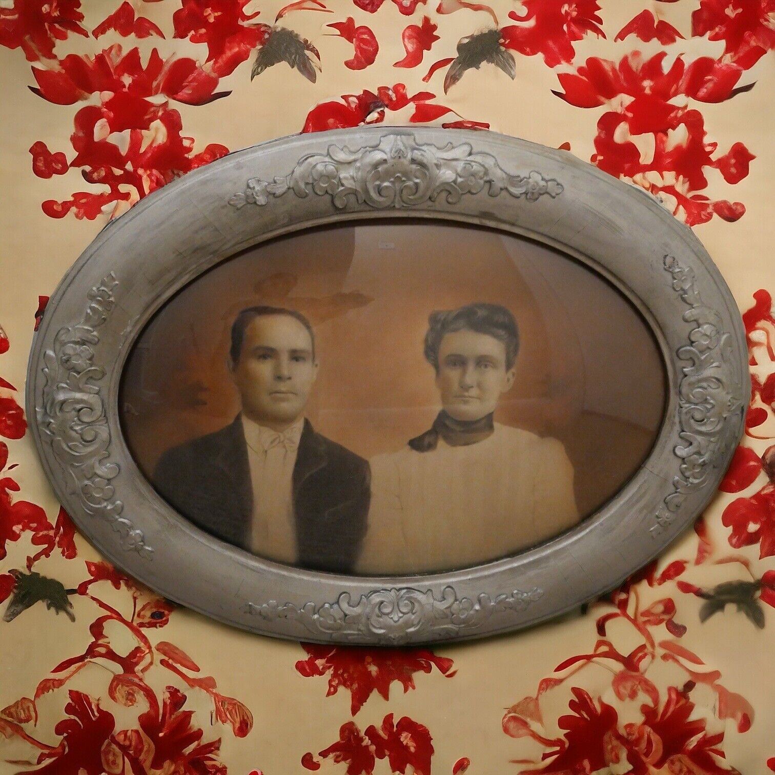 19th Century American Victorian Couple Photograph in Convex Glass Gesso Frame