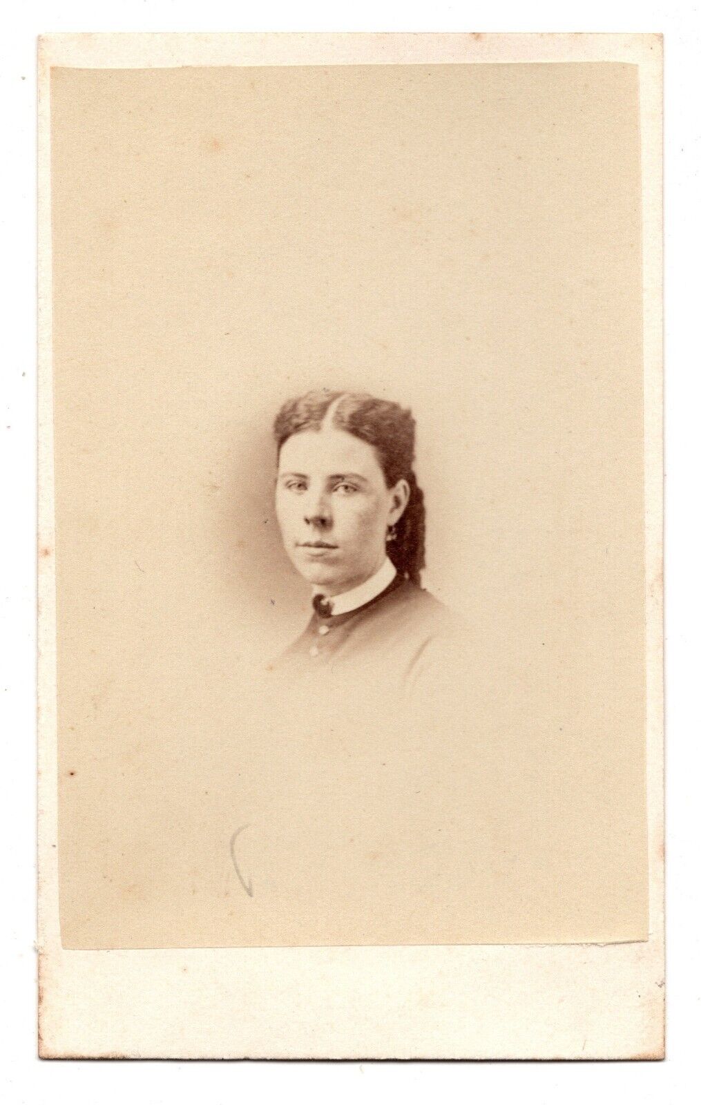 ANTIQUE CDV C. 1880s PRESCOTT GORGEOUS YOUNG LADY IN DRESS HARTFORD CONNETICUIT