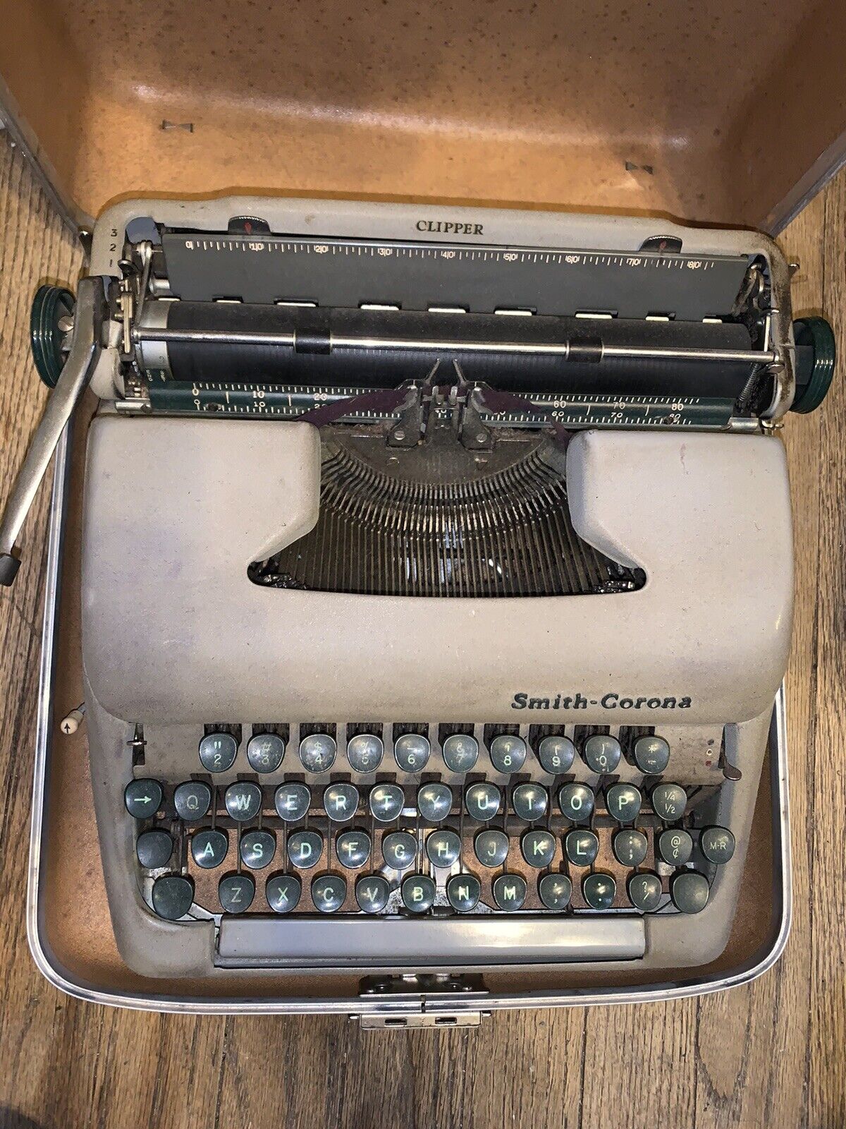 1957 Smith-Corona Clipper Vintage Portable Typewriter w/case | Ships from USA
