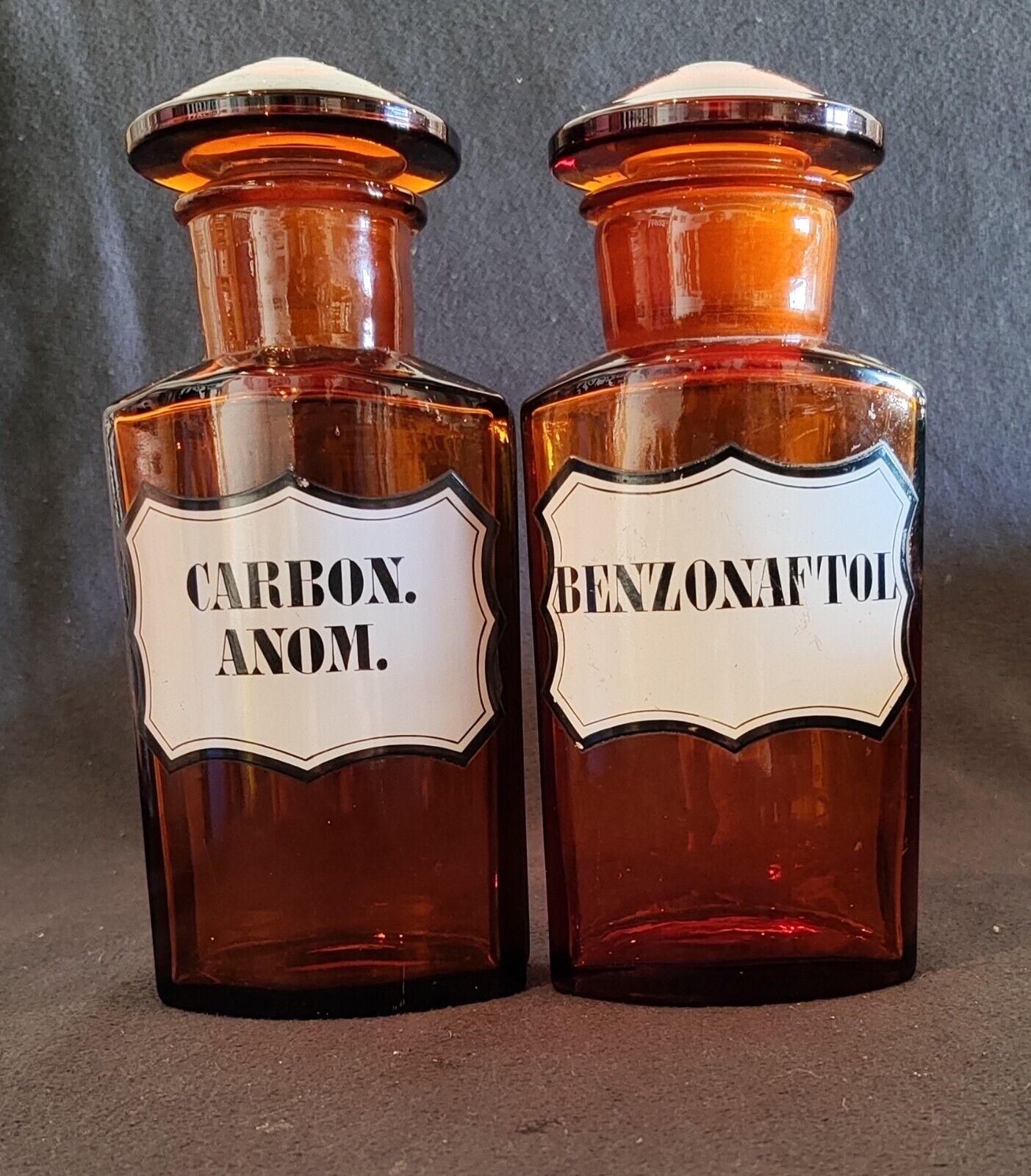 Nice old pair of pharmacy bottles in amber color 8\