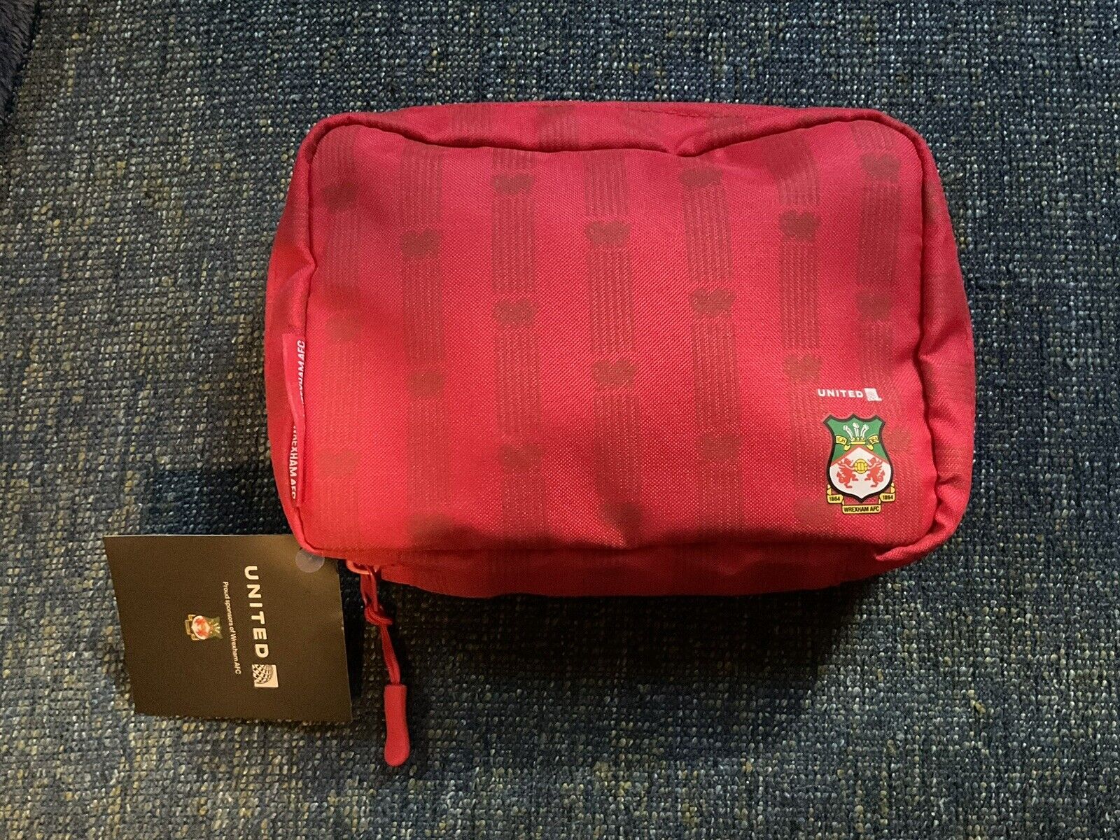 United Airlines Limited Edition Wrexham Polaris Amenity kit Red New Unopened