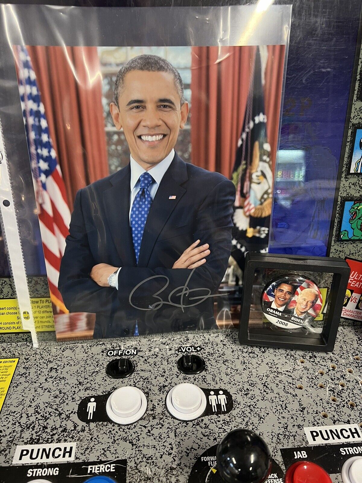 Barack Obama Signed Autographed 8x10 Photo & 2008 Campaign Campaign Pin Biden