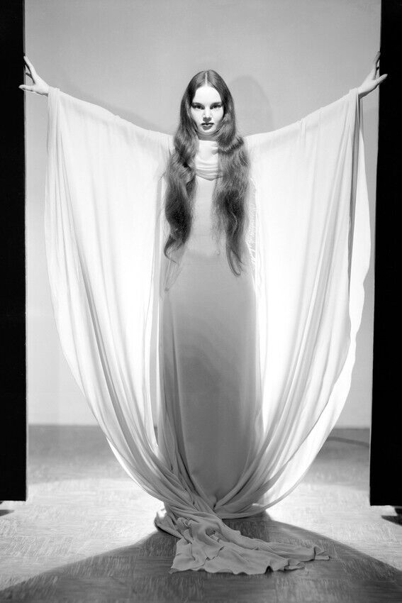 Mark Of The Vampire Carroll Borland Eerie Pose In Negligee 24x36 inch Poster