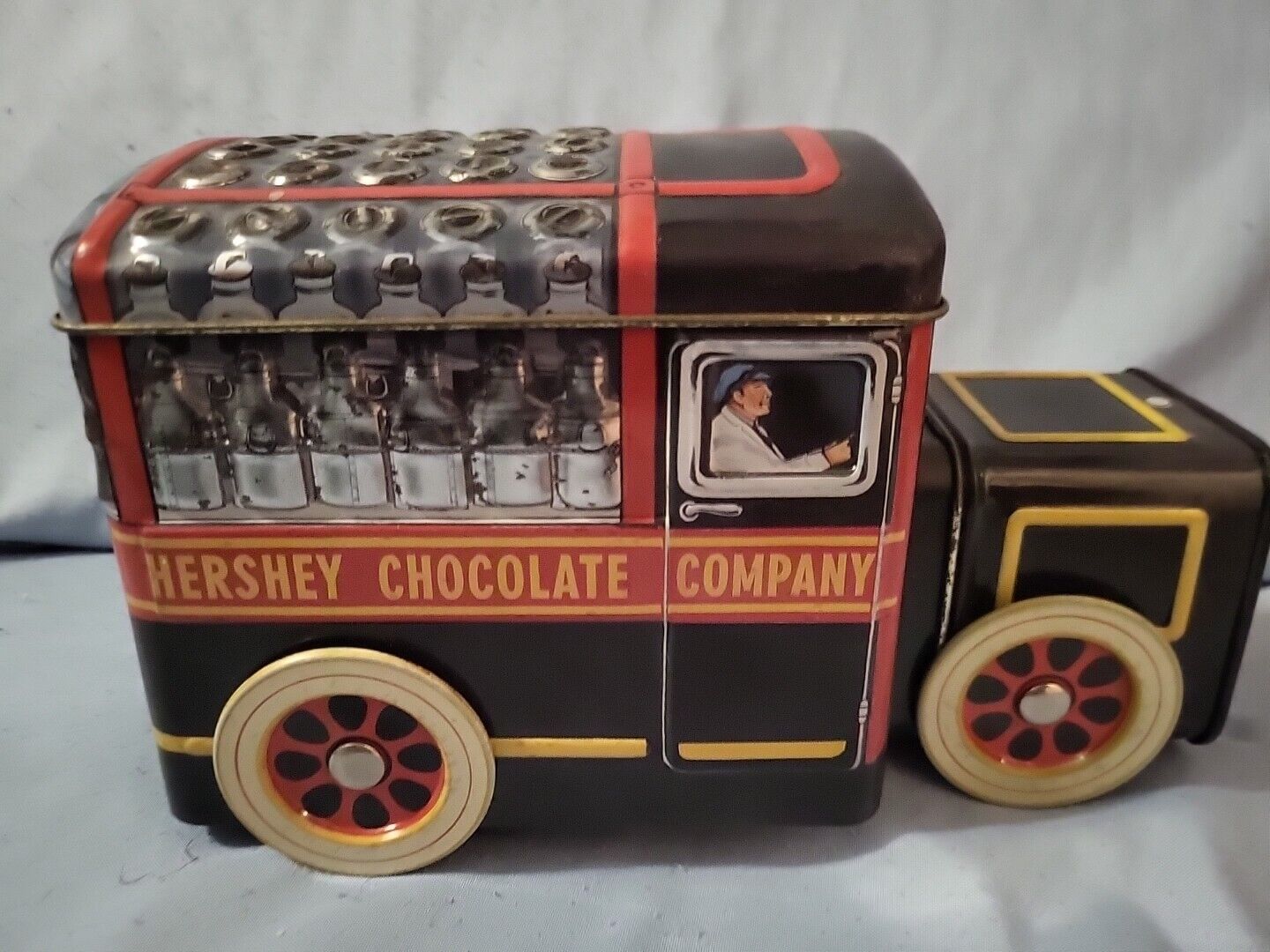 Hershey Chocolate Company Milk Truck Tin Hershey's Vehicle Series #1 (2000)