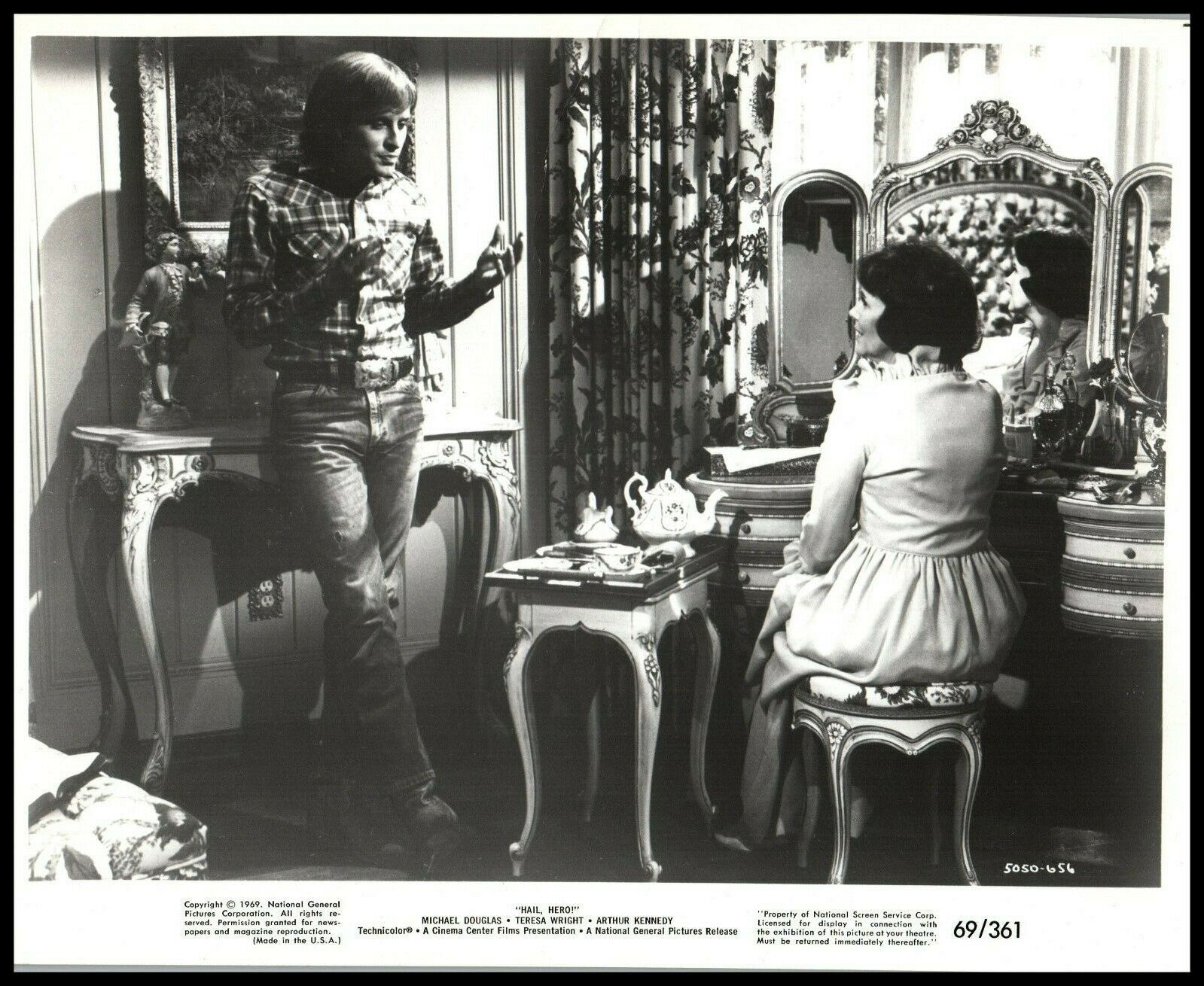 Teresa Wright + Michael Douglas in Hail, Hero (1969) ORIG VINTAGE PHOTO MC 6