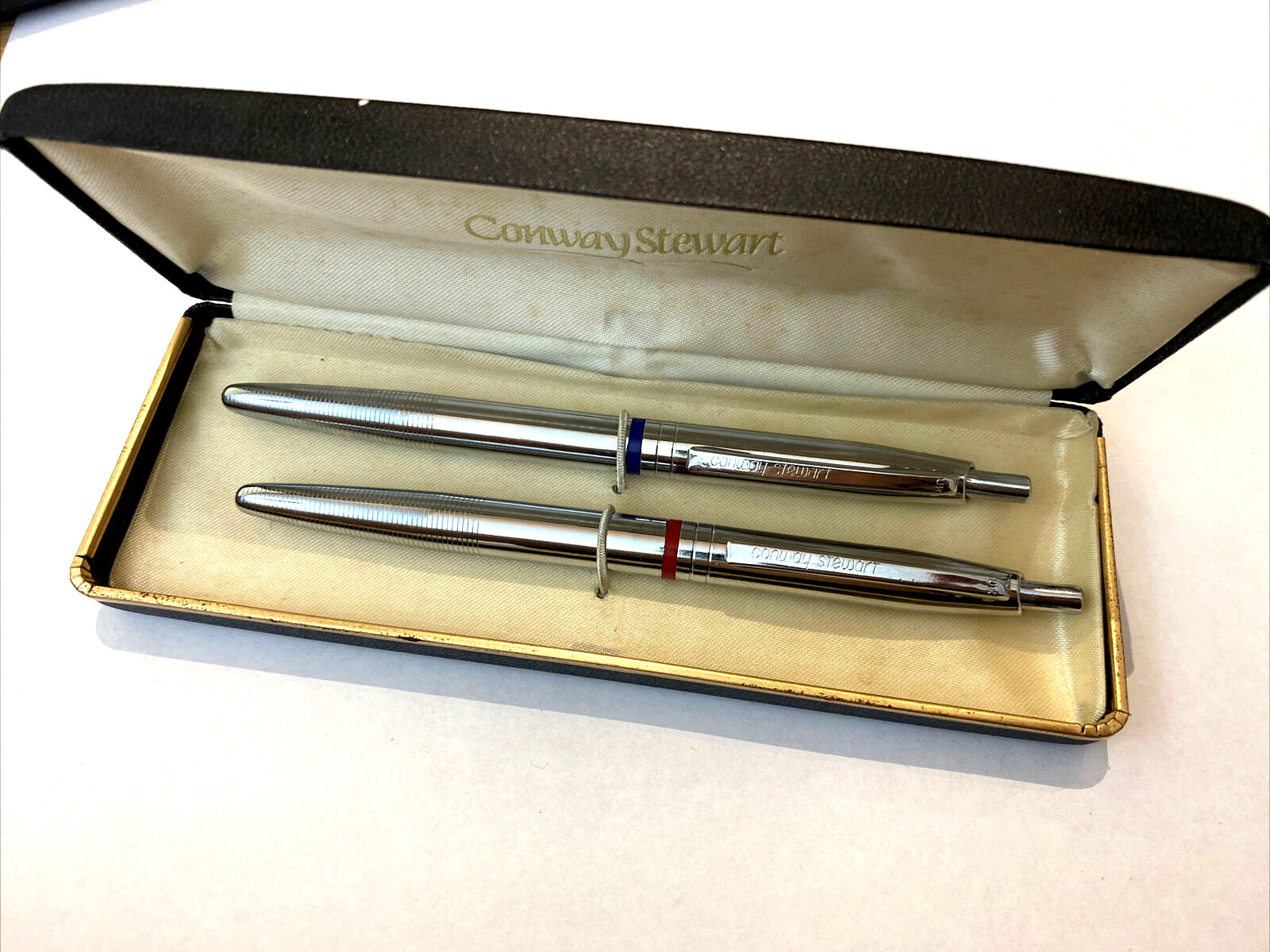 VINTAGE CONWAY STEWART BALLPOINT PEN SET IN BOX IN BLUE AND RED MADE IN ENGLAND