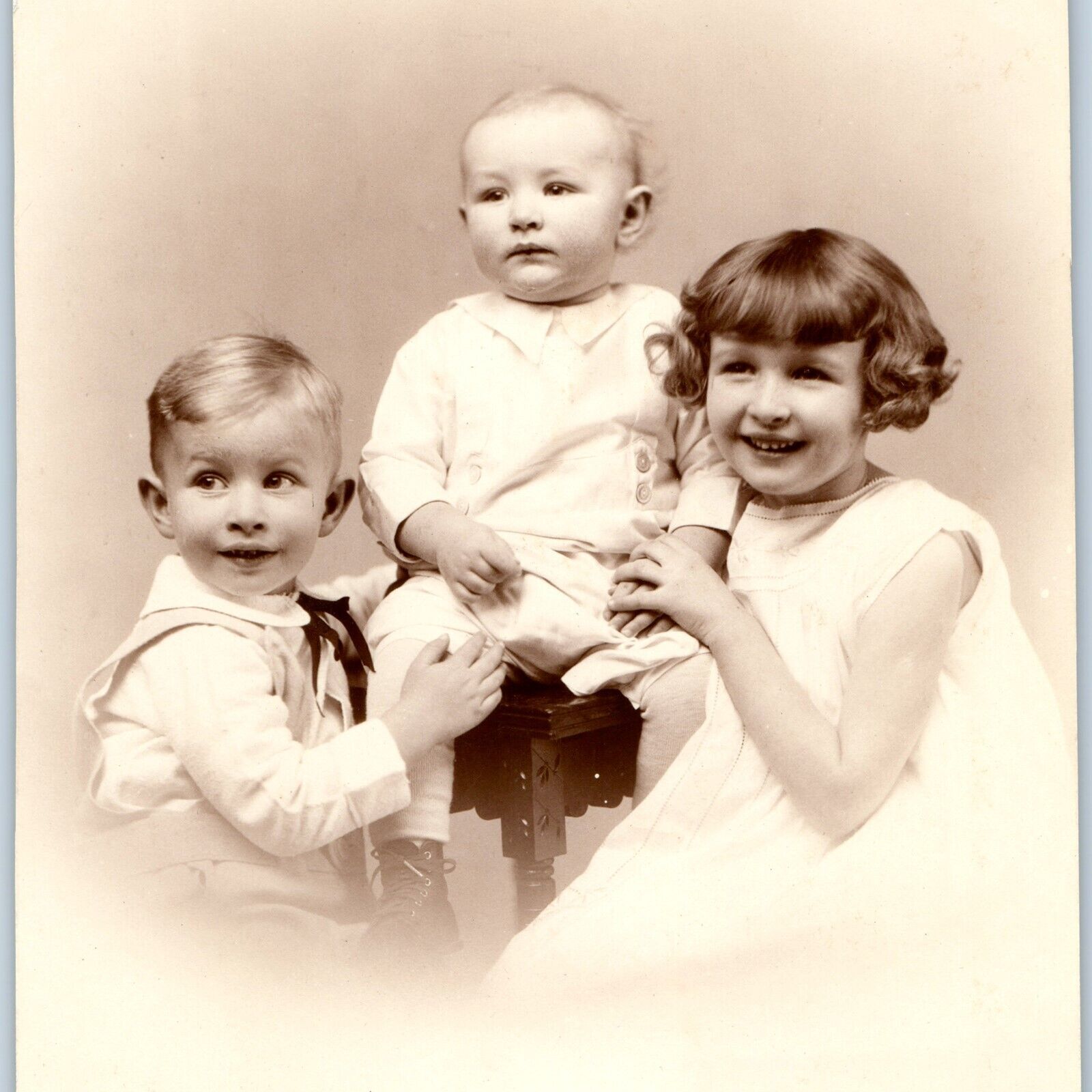 c1920s Adorable Group Siblings Boy Girl Baby Smile Portrait Real Photo Cute 5O