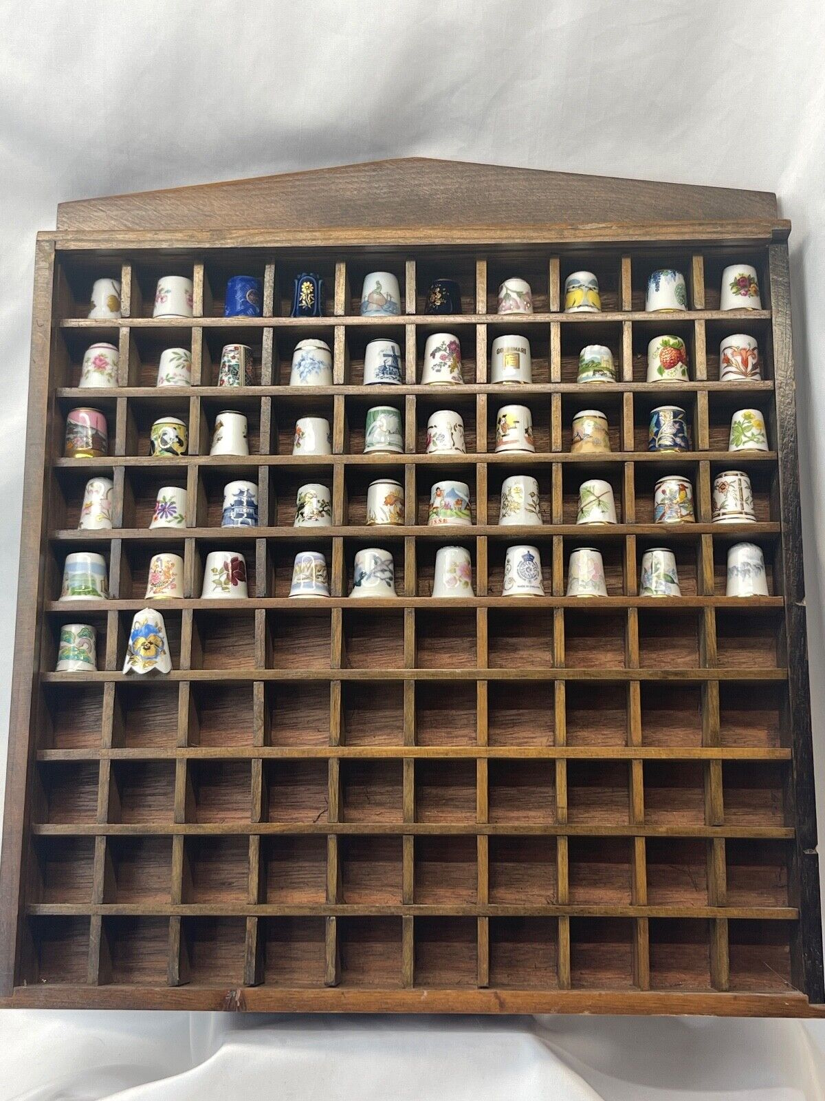 56 Thimble Collectors Club set Thimbles original brown case w/32 cards