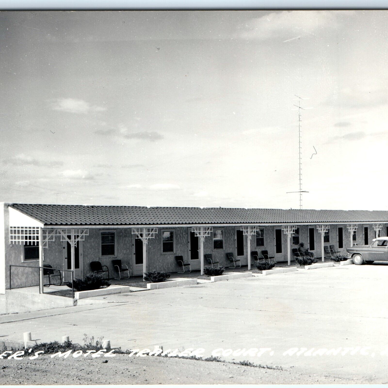 c1950s Atlantic, IA RPPC Snyder's Motel Trailer Court Real Photo Postcard A103