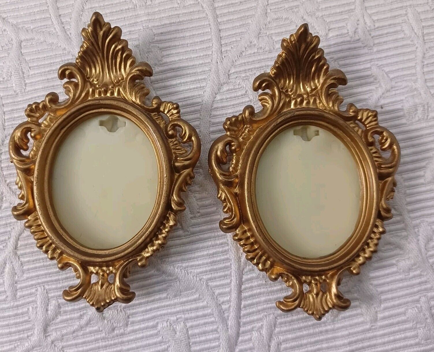 VINTAGE Set 2 GOLD VICTORIAN STYLE PHOTO FRAME ORNATE MOLDED PLASTIC GLASS Small