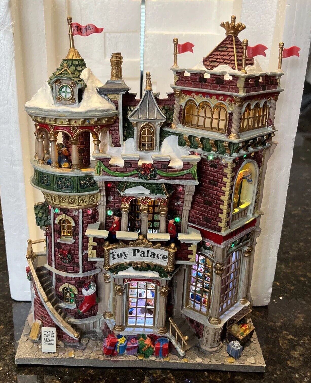 Carole Towne Lemax Essex Street Toy Palace # 45093 Lighted Wall Hanging -read