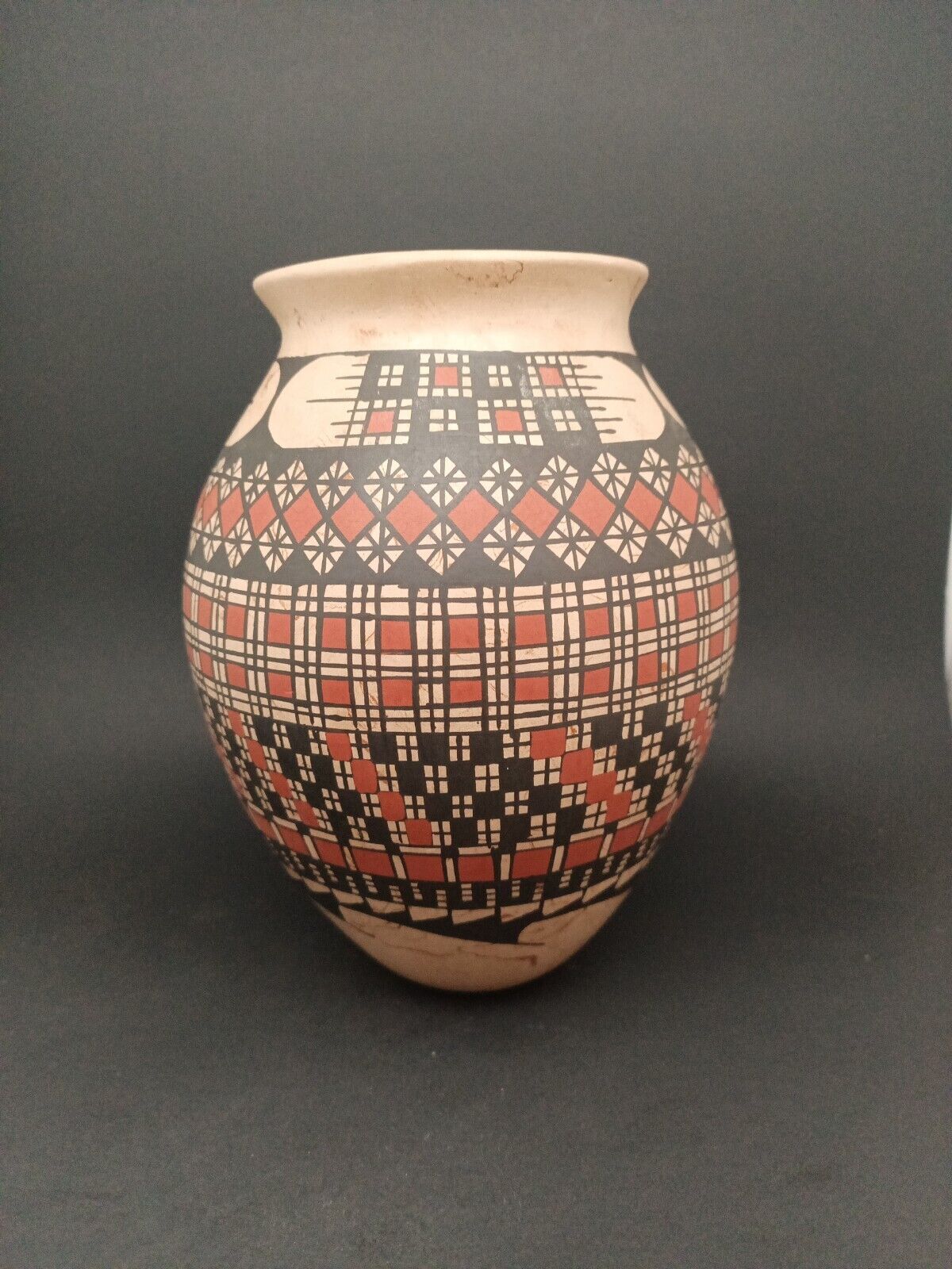 Mata Ortiz Pottery by Juana Romero Hand made and hand painted.
