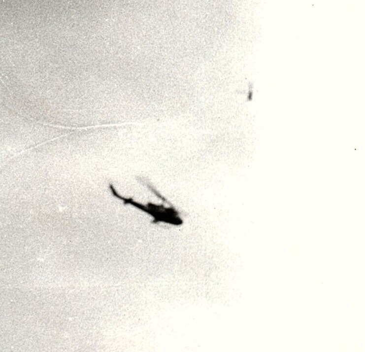 1960s VIETNAM WAR HUEY HELICOPTERS FLYING SOLDIER PHOTO RPPC POSTCARD 43-182