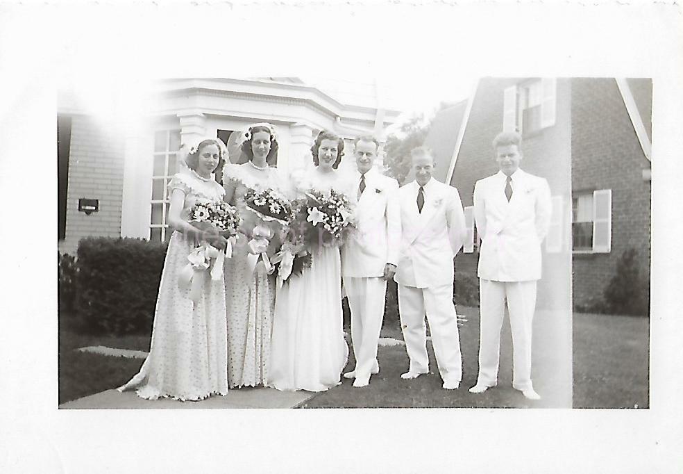 Vintage FOUND WEDDING DAY PHOTOGRAPH bw BRIDAL PARTY Original Snapshot 08 11 G