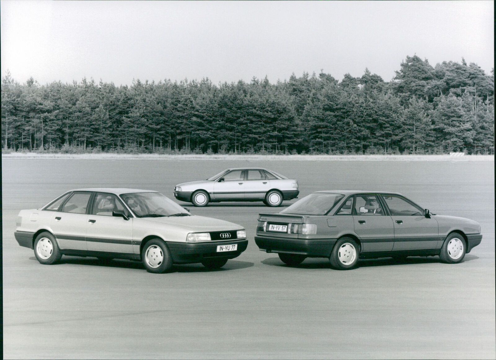 1987 Audi 80 1.8 S (left) / Audi 80 Diesel (mi)... - Vintage Photograph 3245299