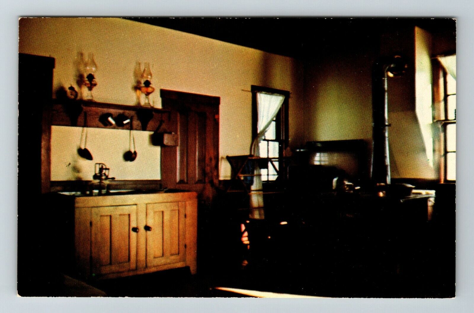 Berne IN Indiana Amishville, Grossdawdy Haus Vintage Souvenir Postcard