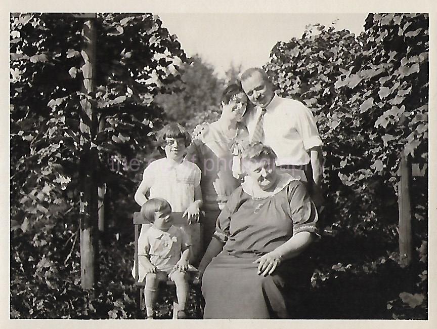FAMILY COMPOSITION Vintage Portrait FOUND PHOTO Black And White ORIGINAL 32 51 H