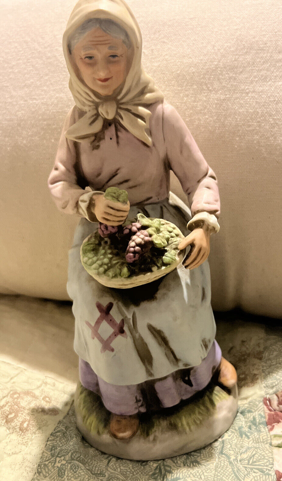 Vintage HOMCO 1433 Porcelain Old Woman With Basket of Grapes 