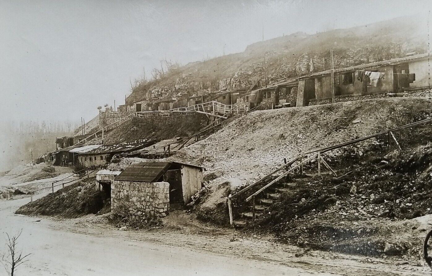 Antique WW1 PHOTO Of Cliff Dugouts In Apremont, France ~ World War One