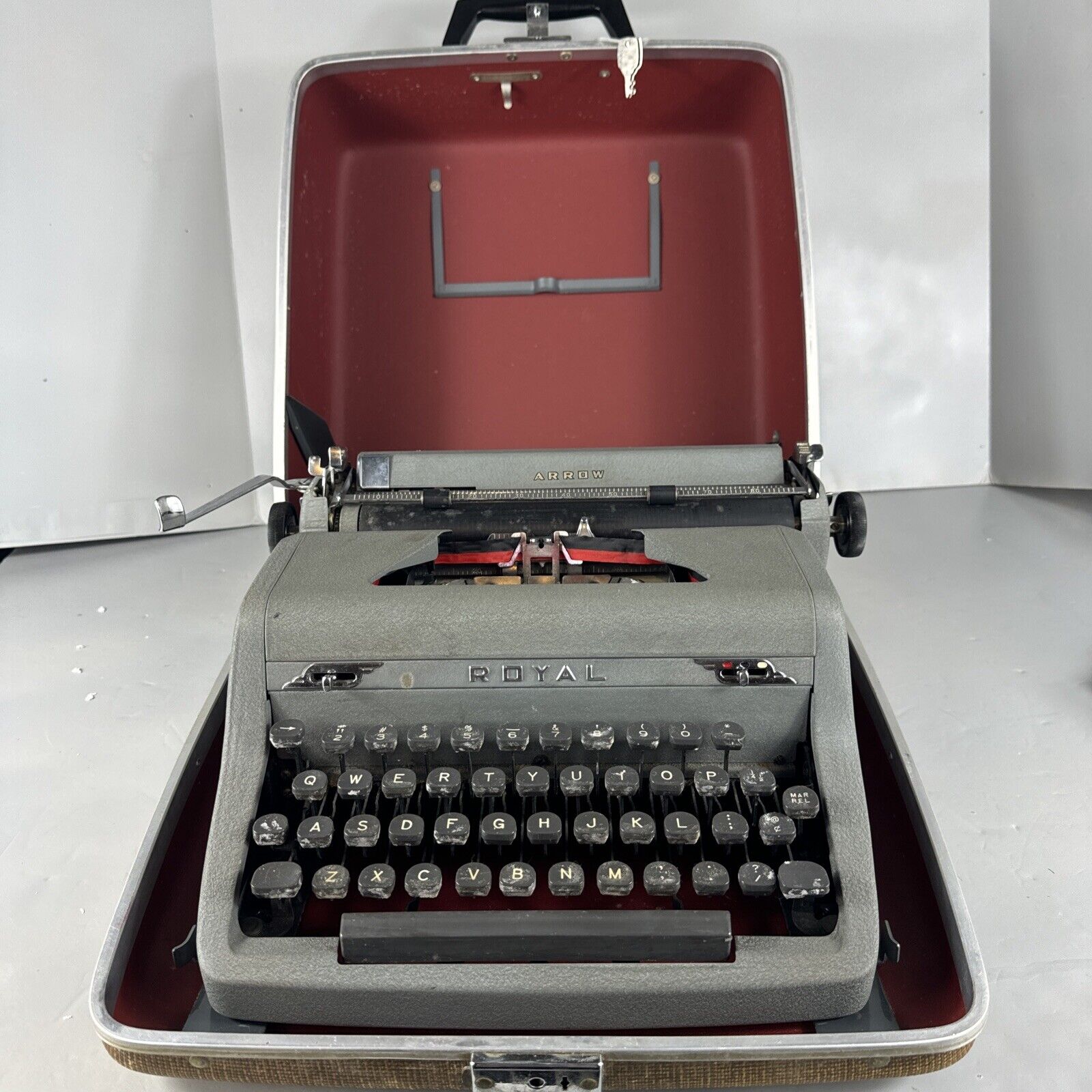 Vintage  Royal Quiet Deluxe Portable Typewriter & Case With Key Works … Read