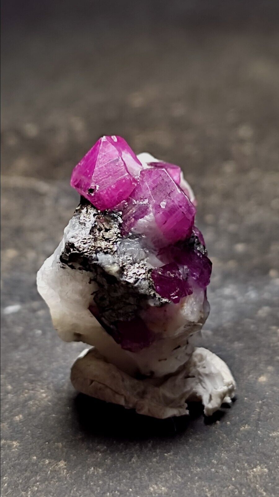 34crt beautiful Ruby rough specimen collection peice from jagdalik Afghanistan 