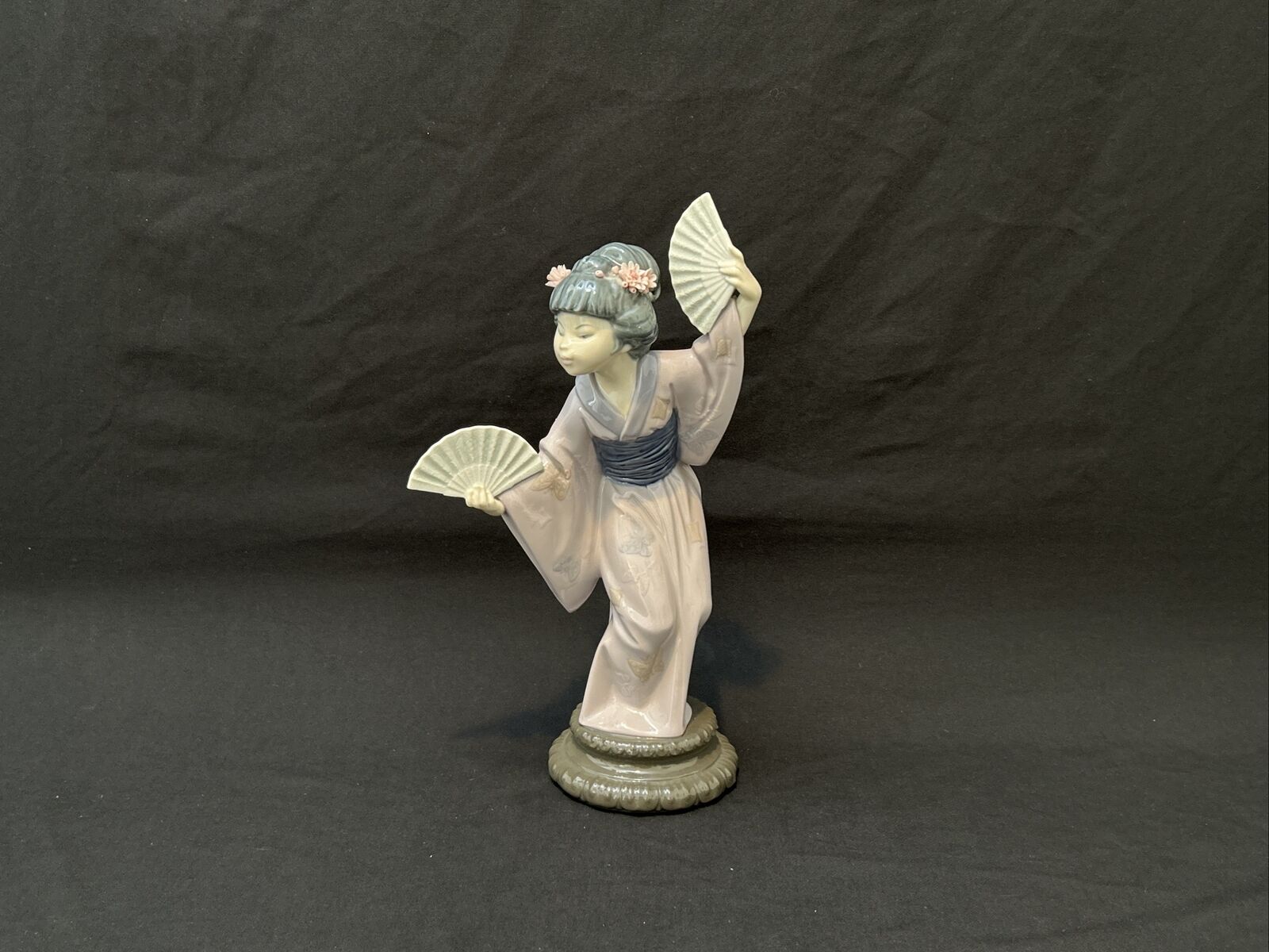 Lladro Figurine #4991 Madame Butterfly Geisha - Hand Made In Spain  11 7/8”