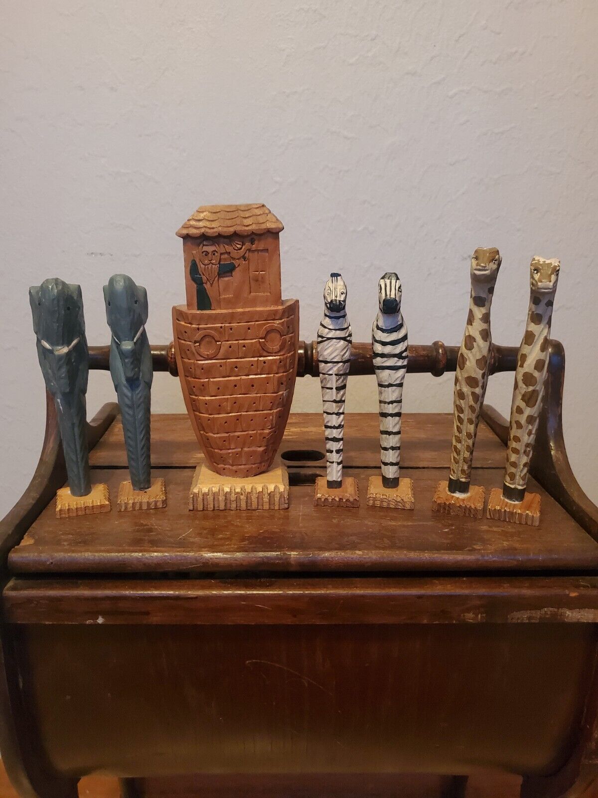 Vtg Wooden Noah’s Ark Figurine Set Of 7 Folk Decor Skinny Art