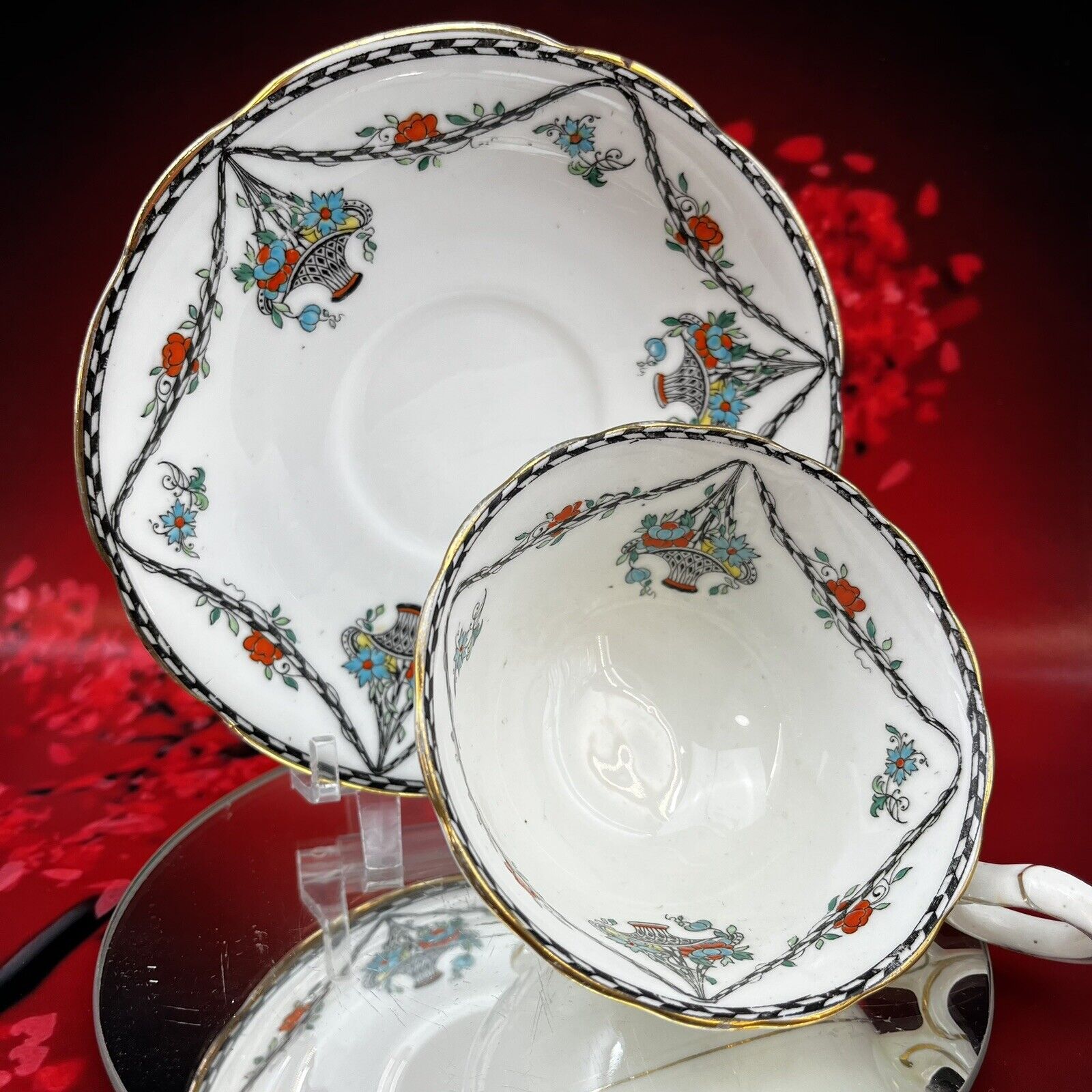 Paragon Star Antique Garland Floral Bone China Tea Cup Saucer England BX13
