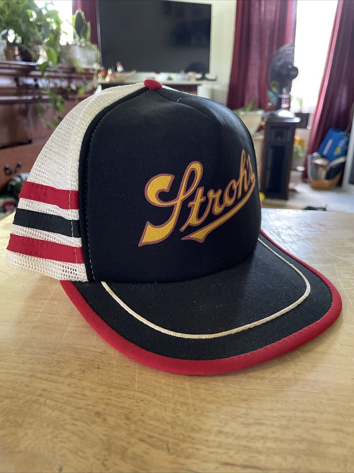 Vintage Stroh\'s Beer 3 Stripe Truckers Hat Cap Snapback Mesh Black Red Gold